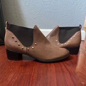 Munro Austin Brown Studded Booties Boots 9.5